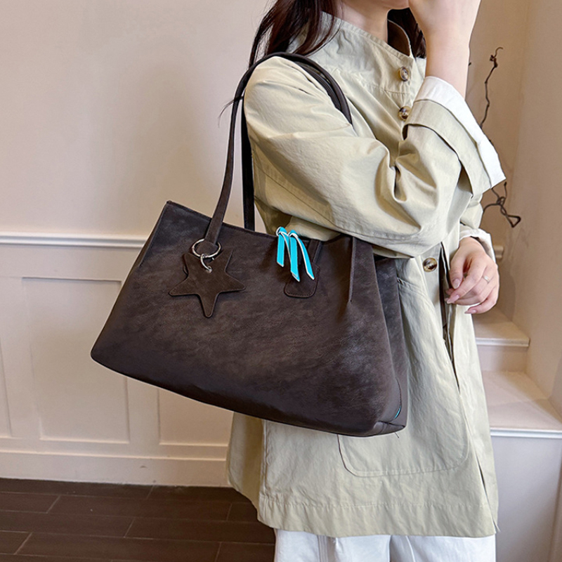 حقيبة كتف أنيقة بتصميم عصري مت - مراجعة Handbags وسعره