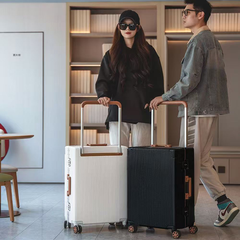 حقيبة سفر جديدة واسعة ذات عجلا - مراجعة Aluminum Frame Carry On Luggage وسعره
